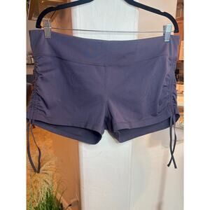 GAPFit The Shorts Ruched Side Hottie Gray Shorts Size XL 10-14
